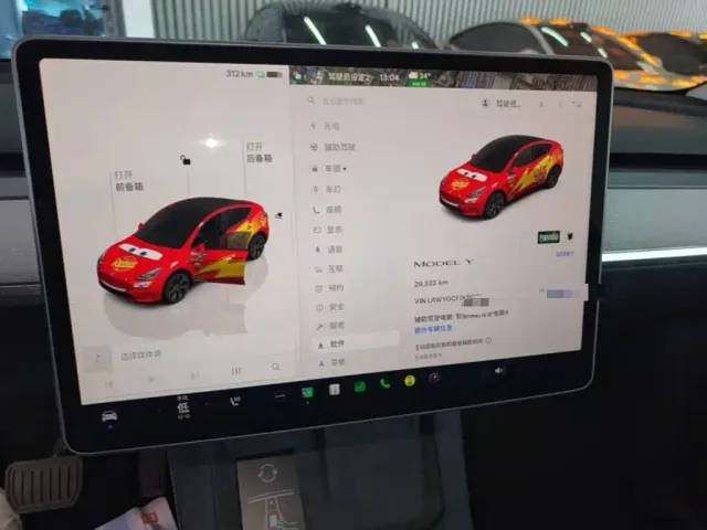 Tesla Model Y — Фото автомобиля 11