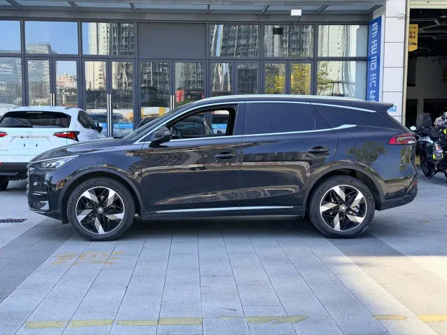 BYD Tang — Фото автомобиля 3
