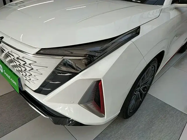 Changan Z6 — Фото автомобиля 23