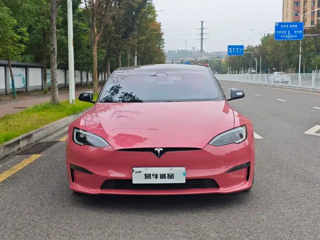Tesla Model S — Фото автомобиля 3