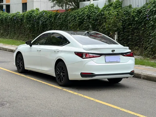 Lexus ES — Фото автомобиля 7