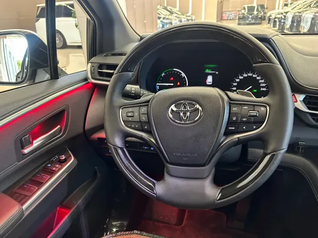 Toyota Sienna — Фото автомобиля 14