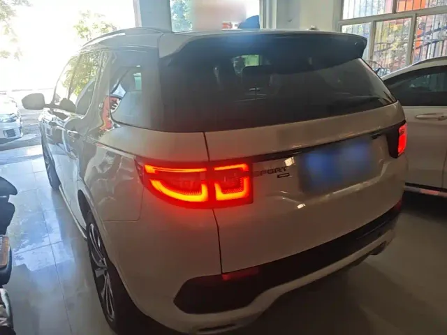 Land Rover Discovery Sport — Фото автомобиля 4