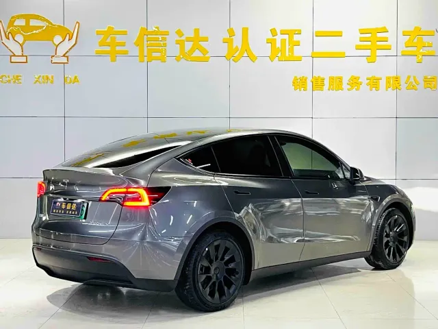 Tesla Model Y — Фото автомобиля 4