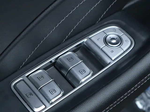 Hongqi H5 — Фото автомобиля 12