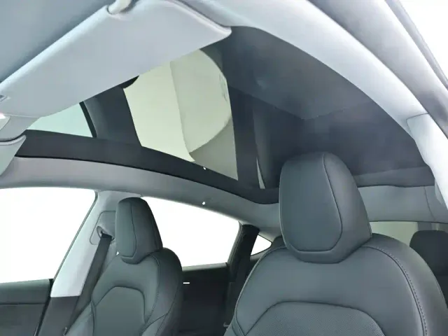 Tesla Model Y — Фото автомобиля 12