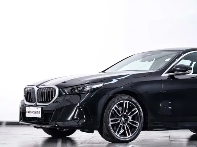 BMW 5 Series — Фото автомобиля 5