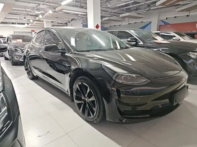 Tesla Model 3 — Фото автомобиля 3