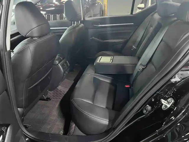 Nissan Teana — Фото автомобиля 3