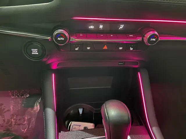 Mazda Axela — Фото автомобиля 23
