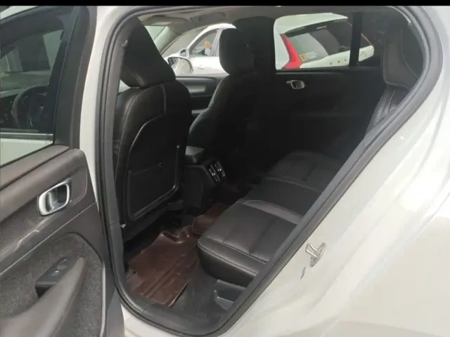 Volvo XC40 — Фото автомобиля 11