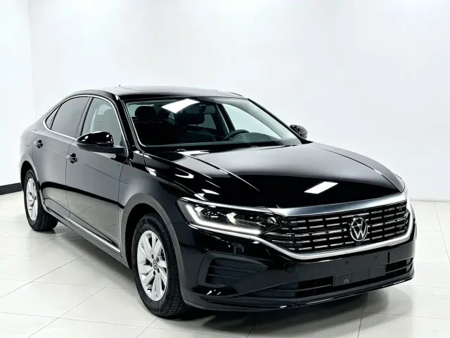 Volkswagen Passat — Фото автомобиля 3