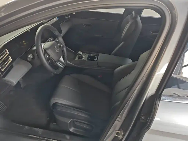 BYD Qin L — Фото автомобиля 14