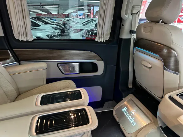 Mercedes-Benz V-Class — Фото автомобиля 30