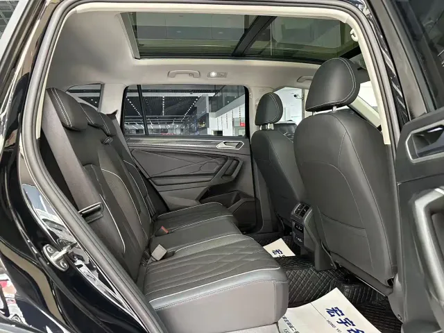 Volkswagen Tiguan L — Фото автомобиля 12