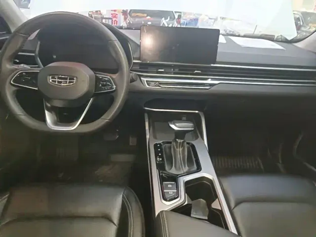 Geely Emgrand — Фото автомобиля 13