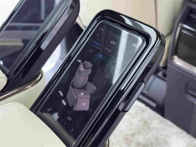 Toyota Alphard — Фото автомобиля 15