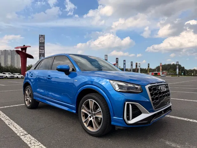 Audi Q2L — Фото автомобиля 3