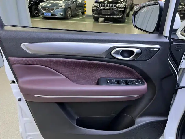 GAC Trumpchi M6 — Фото автомобиля 5