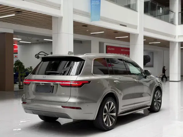 Li Auto ONE — Фото автомобиля 5