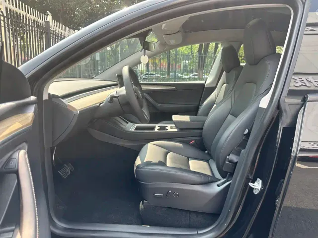 Tesla Model Y — Фото автомобиля 11