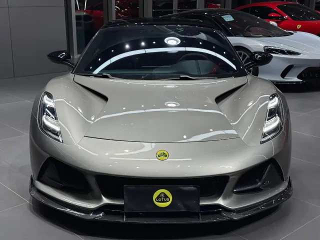 Lotus Emira — Фото автомобиля 2