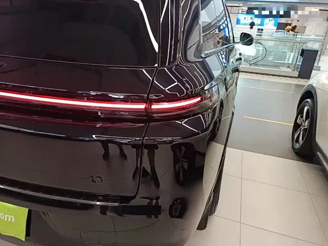 Li Auto L8 — Фото автомобиля 7