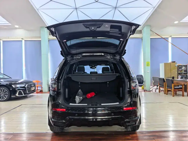 Land Rover Discovery Sport — Фото автомобиля 13