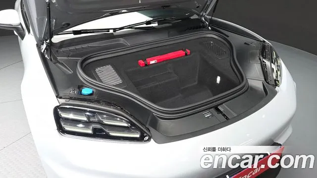 Porsche Macan — Фото автомобиля 6
