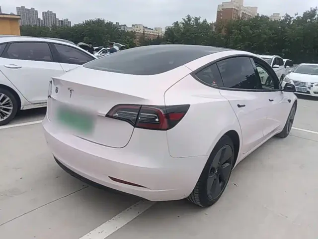 Tesla Model 3 — Фото автомобиля 6