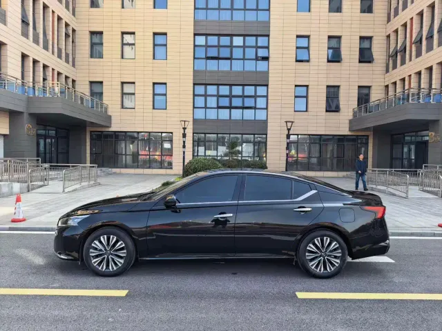 Nissan Teana — Фото автомобиля 4