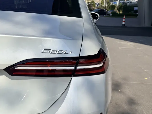 BMW 5 Series — Фото автомобиля 8