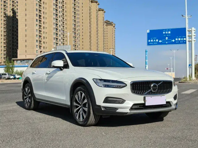 Volvo V90 — Фото автомобиля 3