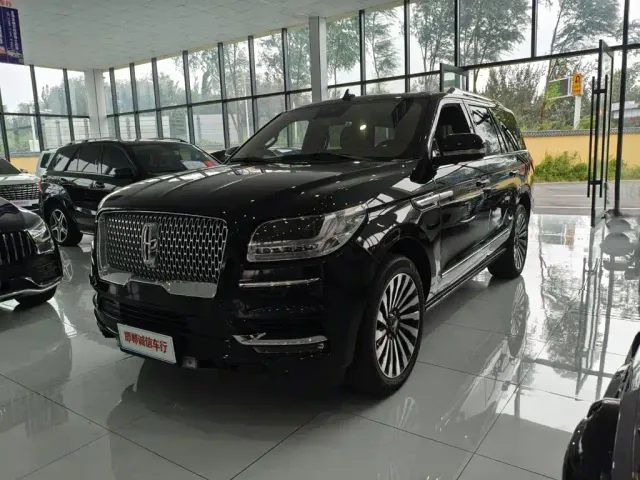 Фотография автомобиля — Lincoln Navigator
