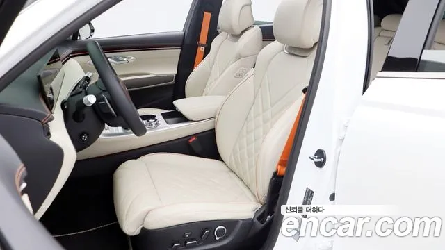 Genesis GV70 — Фото автомобиля 10