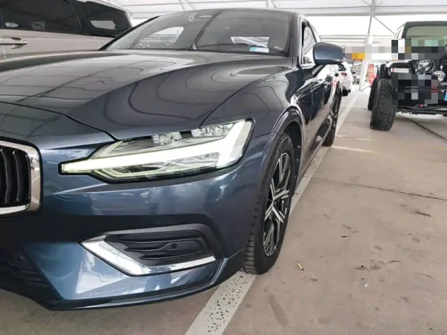Volvo S60 — Фото автомобиля 23