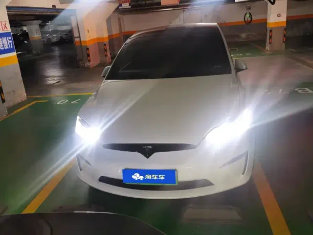 Tesla Model X — Фото автомобиля 2