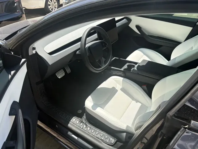 Tesla Model 3 — Фото автомобиля 5