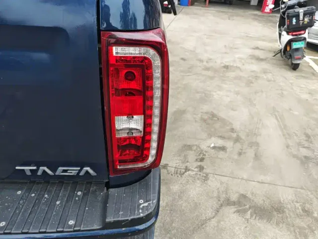 Isuzu TAGA Daka H — Фото автомобиля 7