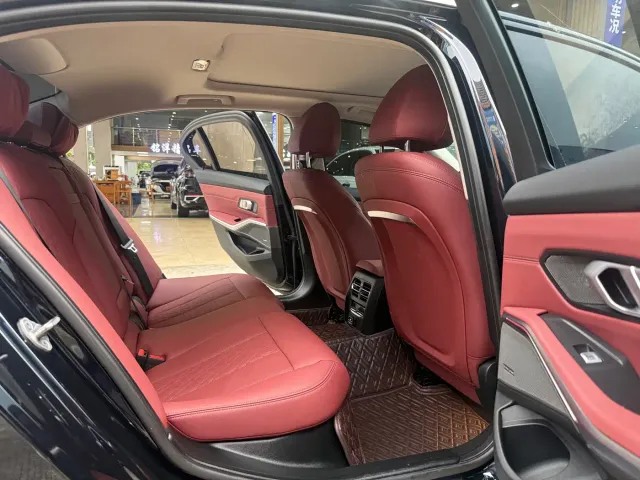 BMW 3 Series — Фото автомобиля 9