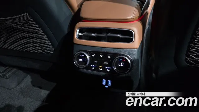 Genesis GV70 — Фото автомобиля 24