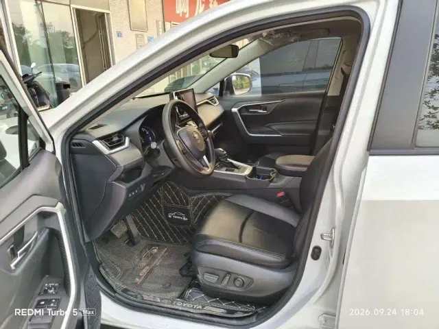 Toyota RAV4 — Фото автомобиля 6