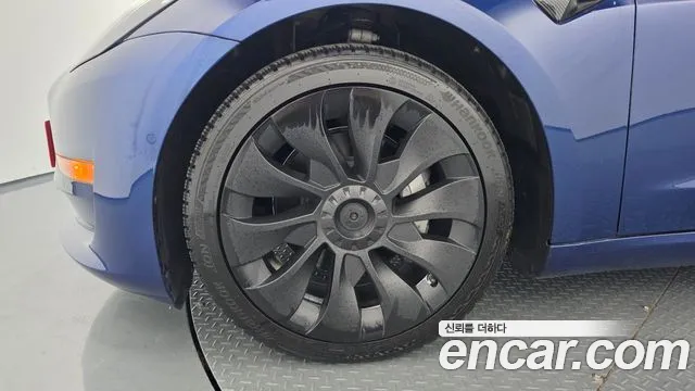 Tesla Model 3 — Фото автомобиля 5
