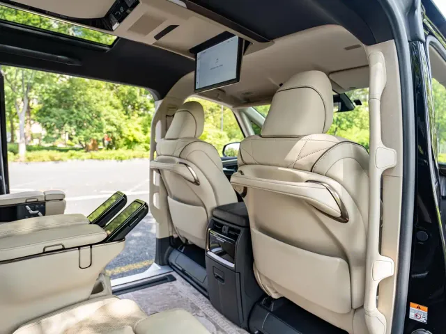 Toyota Vellfire — Фото автомобиля 12