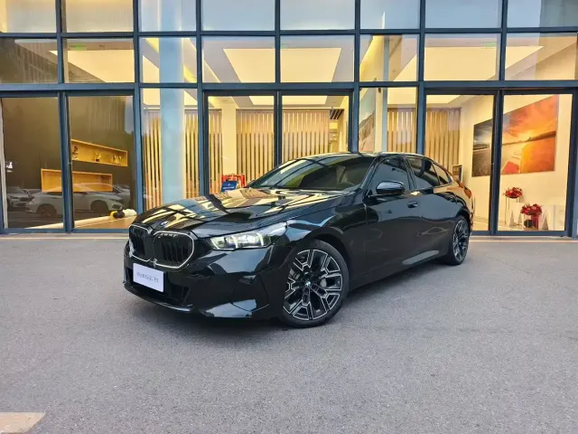 Фотография автомобиля — BMW 5 Series