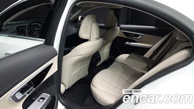 Mercedes-Benz E-Class — Фото автомобиля 12