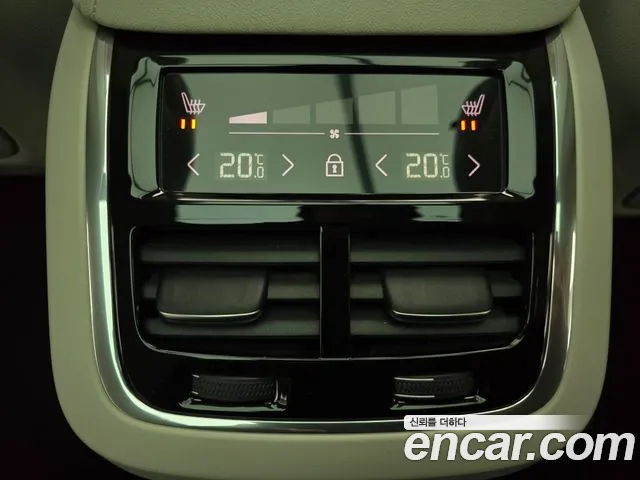 Volvo XC60 Generation 2 — Фото автомобиля 17