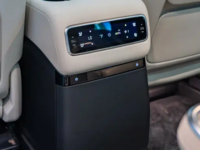 Li Auto MEGA — Фото автомобиля 11