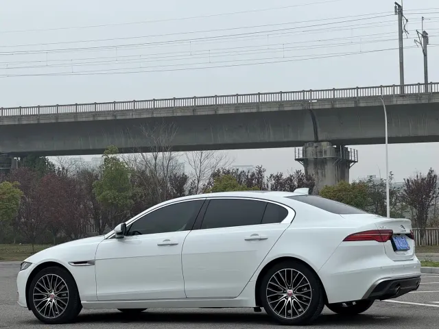 Jaguar XEL — Фото автомобиля 18