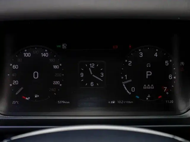 Land Rover Defender — Фото автомобиля 12
